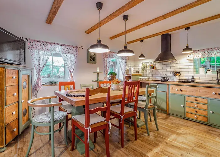 U Tri Lisek - Na Samote U Lesa